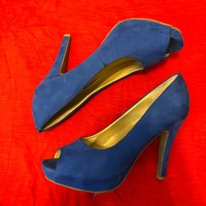 Nine & Co. Beautiful Blue Platform Heals. Size 8.